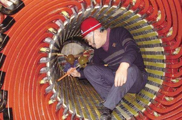 西安泰富西瑪電機(jī)吳高治、劉長(zhǎng)安、張衛(wèi)華榮獲西安市勞動(dòng)模范榮譽(yù)稱號(hào)。