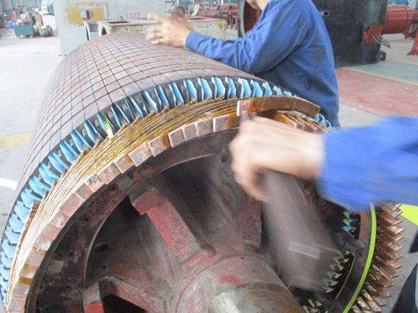 西安西瑪高壓電機(jī)轉(zhuǎn)子銅條繞組嵌線方法。